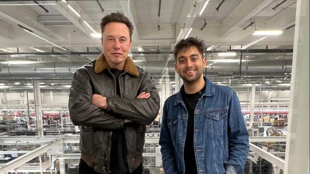 Bất ngờ với danh tính người bạn thân trên mạng của Elon Musk: Quen nhau nhờ lỗi của Tesla, trò chuyện 4 năm mới được gặp mặt - Ảnh 3.
