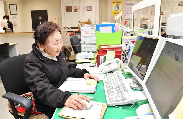 Nữ trưởng phòng lớn tuổi nhất thế giới tiết lộ 3 bí quyết sống khỏe để làm việc bền bỉ 67 năm - Ảnh 3.