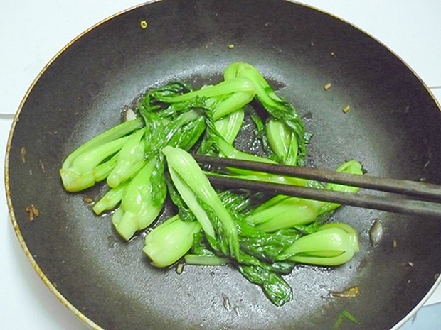 4 sai lầm khi ăn rau cải phí dinh dưỡng và dễ gây ngộ độc - Ảnh 6.
