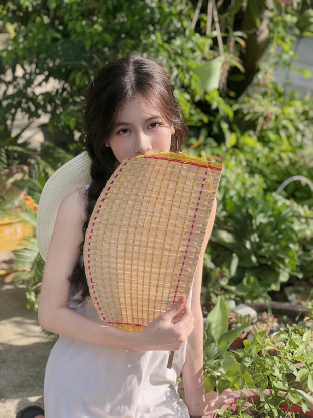 Nữ sinh 2K5 diện bộ đồng phục thể dục trường gây sốt cộng đồng mạng - Ảnh 4.