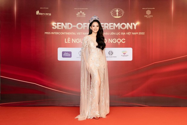 Á hậu Bảo Ngọc nổi bật với chiều cao khủng khi nhận sash từ đương kim Hoa hậu Liên lục địa 2021 - Ảnh 3.