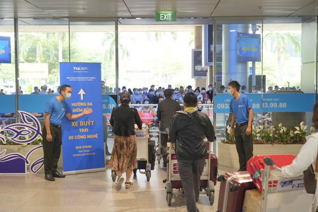 Bất ngờ với lượng hành khách ở sân bay Tân Sơn Nhất - Ảnh 4.