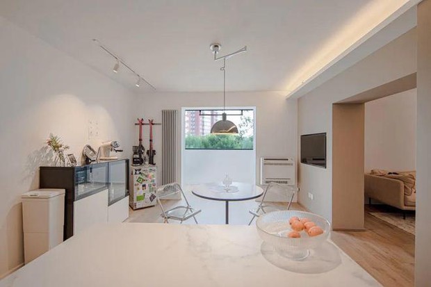 Loại bỏ 2/3 phòng ngủ, đôi vợ chồng biến căn hộ 64m2 thành nơi rộng rãi không tưởng - Ảnh 8. Loại bỏ 2/3 phòng ngủ, đôi vợ chồng biến căn hộ 64m2 thành nơi rộng rãi không tưởng - Ảnh 8.