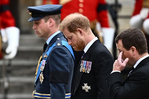 Chùm ảnh: Khoảnh khắc xúc động của Hoàng gia Anh khi tiễn đưa Nữ hoàng Elizabeth II - Ảnh 8.