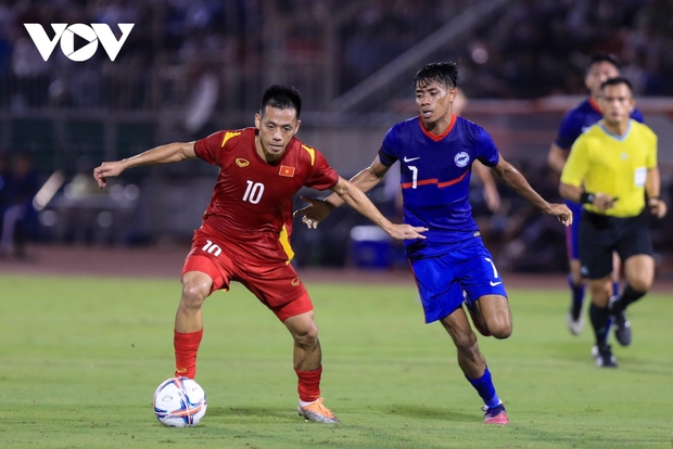 HLV Nishigaya đưa Văn Quyết lên mây xanh sau trận ĐT Việt Nam 4-0 ĐT Singapore - Ảnh 1.