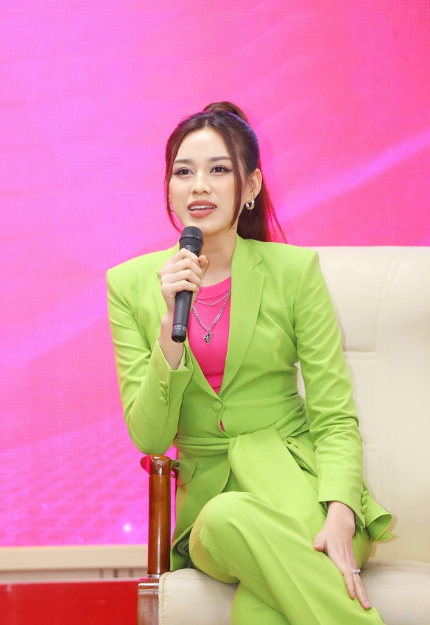 Đỗ Thị Hà mặc nổi bật khi đi tìm Hoa hậu Việt Nam 2022 - Ảnh 5. Đỗ Thị Hà mặc nổi bật khi đi tìm Hoa hậu Việt Nam 2022 - Ảnh 5.