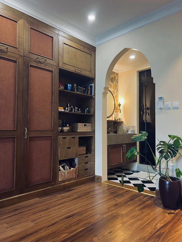 Căn hộ 145m2 tràn ngập ánh hoàng hôn ở trung tâm Hà Nội, phòng khách thoải mái như ở ngoài trời - Ảnh 14. Căn hộ 145m2 tràn ngập ánh hoàng hôn ở trung tâm Hà Nội, phòng khách thoải mái như ở ngoài trời - Ảnh 14.