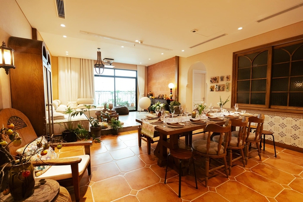 Căn hộ 145m2 tràn ngập ánh hoàng hôn ở trung tâm Hà Nội, phòng khách thoải mái như ở ngoài trời - Ảnh 2. Căn hộ 145m2 tràn ngập ánh hoàng hôn ở trung tâm Hà Nội, phòng khách thoải mái như ở ngoài trời - Ảnh 2.