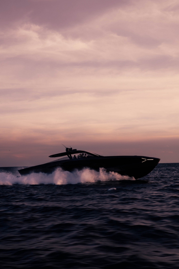 Cận cảnh siêu du thuyền Tecomar Lamborghini 63 4.000 mã lực - Ảnh 8.