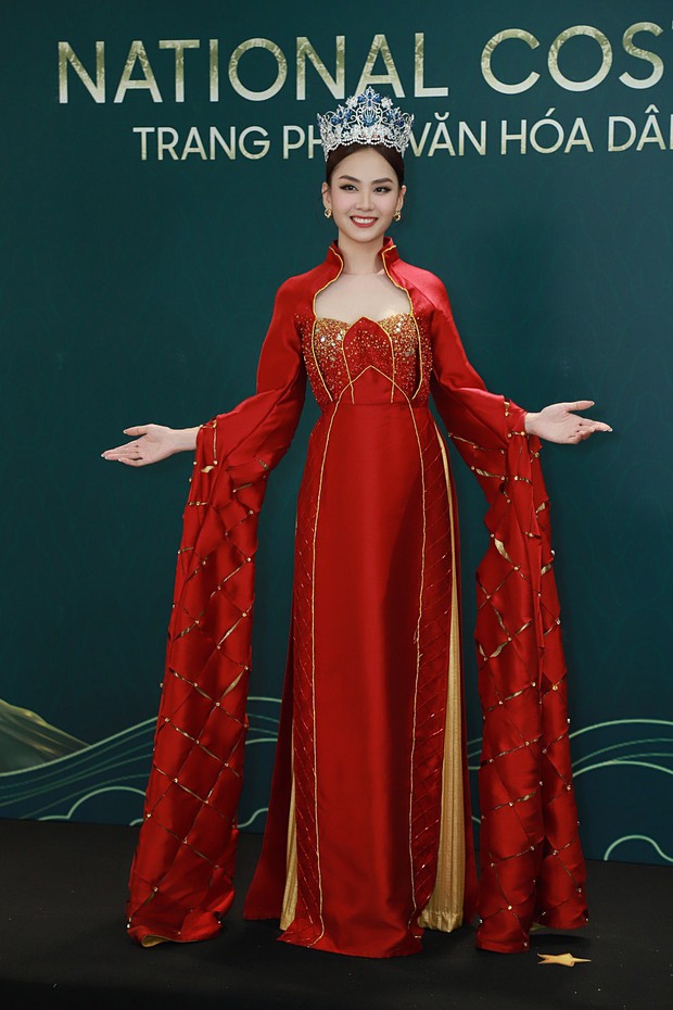 Dàn Hoa hậu Vbiz trong đêm thi trang phục dân tộc của Miss Grand Vietnam 2022 - Ảnh 4.