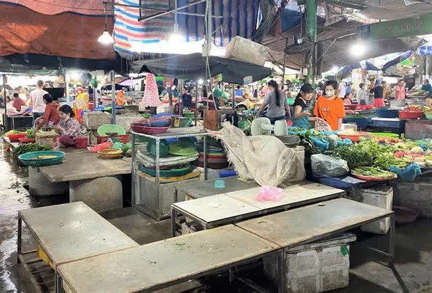 Ảnh, clip: Người dân Đà Nẵng đổ xô đến siêu thị, chợ mua đồ trước bão - Ảnh 23.
