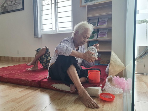 Cận cảnh nơi tránh trú bão của người dân Quảng Nam trước giờ bão Noru đổ bộ - Ảnh 14.