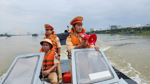 CẬP NHẬT TIN BÃO KHẨN CẤP: Bão NORU giật trên cấp 17 cách Đà Nẵng - Quảng Ngãi 270km - Ảnh 12.