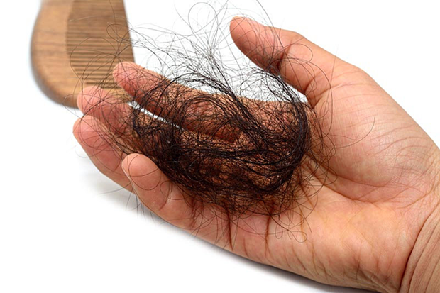 Mùa rụng tóc phải làm thế nào để tránh tóc rụng lả tả, xác xơ - Ảnh 1.