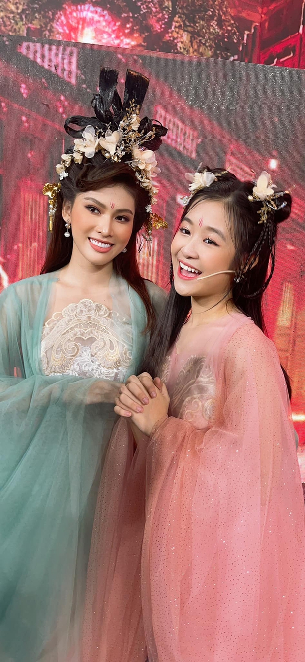 Sao nhí Việt đọ sắc cùng các nàng hậu nổi tiếng: Thân thiết với Thuỳ Tiên - Tiểu Vy đến cả đương kim Miss World - Ảnh 9.