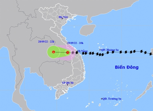 Bão số 4 suy yếu thành áp thấp nhiệt đới, nhiều nơi ở miền Trung mưa xối xả - Ảnh 1.