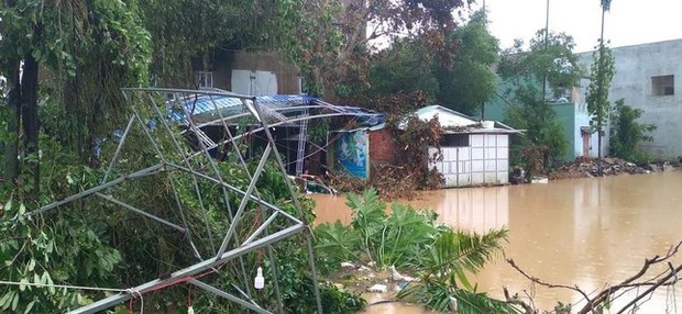 Hình ảnh nhà dân ở vùng núi Quảng Nam bị ngập sâu, đường sá chia cắt sau bão Noru - Ảnh 8.