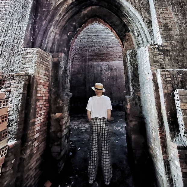 The hundred-year-old brick kiln in Sa Dec, tinged with moss, attracts curious tourists - Photo 8.