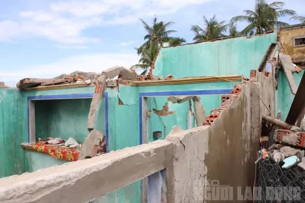 Xót xa gia cảnh người phụ nữ ở Quảng Nam bị sập nhà do bão số 4 - Ảnh 9.