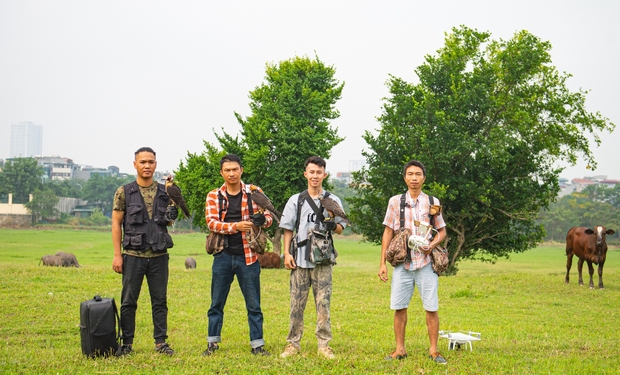 Ảnh, clip: Dùng flycam, định vị GPS để huấn luyện chim trinh sát trên không tại Hà Nội - Ảnh 1.