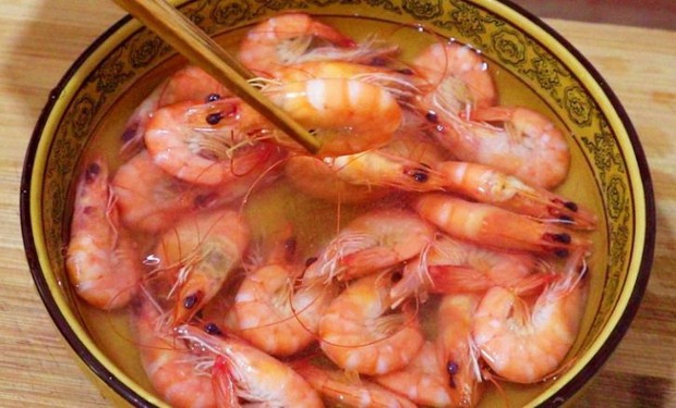 Chuyên gia giải thích về sai lầm nghiêm trọng mà 90% người Việt mắc phải khi chế biến và ăn tôm - Ảnh 2.
