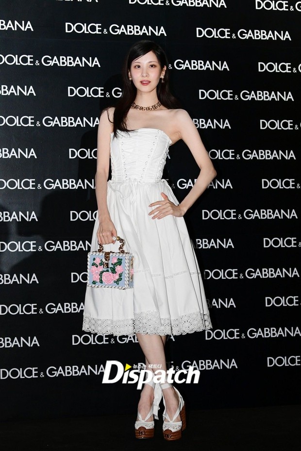 Cả dàn sao đổ bộ sự kiện siêu hot: Seohyun (SNSD) hóa công chúa lộng lẫy lấn át đàn em, Lee Je Hoon - Kang Daniel điển trai ngời ngời - Ảnh 1.