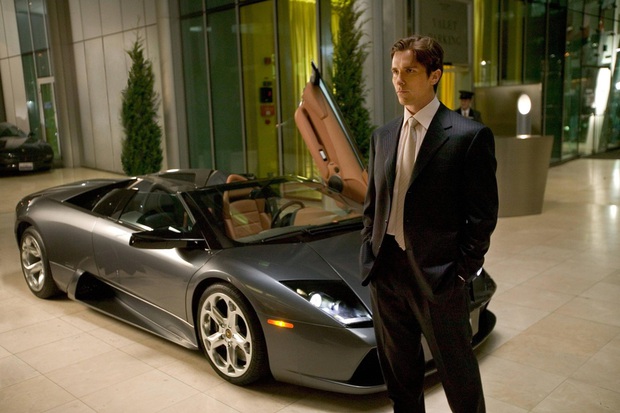 Vì sao Người Dơi Christian Bale có 120 triệu USD nhưng chỉ lái xe Toyota cũ thay vì Ferrari? - Ảnh 2.