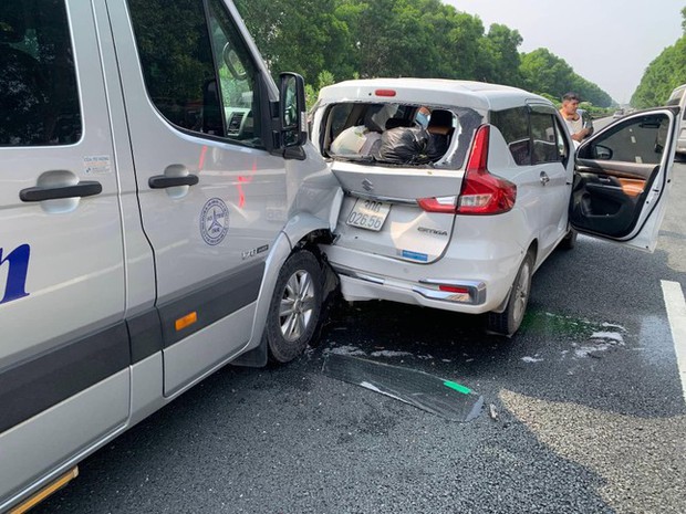 Tai nạn liên hoàn trên cao tốc Pháp Vân - Cầu Giẽ - Ảnh 1.