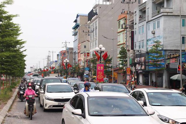 Ảnh: Người dân ùn ùn trở lại Hà Nội và TP.HCM sau kỳ nghỉ, tai nạn giao thông khiến cửa ngõ vào Thủ đô tắc dài - Ảnh 15.