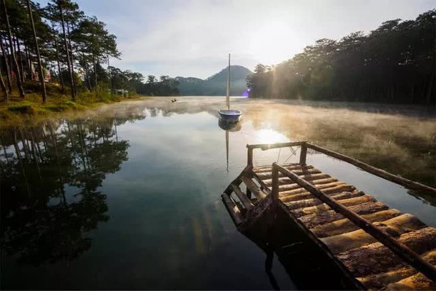 10 hồ nước đẹp nhất Việt Nam: Có nơi được gọi là Vịnh Hạ Long của Tây Nguyên - Ảnh 4. 10 hồ nước đẹp nhất Việt Nam: Có nơi được gọi là Vịnh Hạ Long của Tây Nguyên - Ảnh 4.