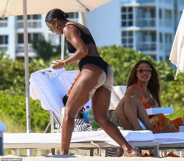 Nữ hoàng R&B Kelly Rowland khoe dáng gợi cảm ở biển - Ảnh 9.