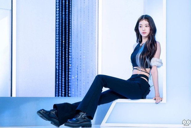 6 nữ idol sinh năm 2004 sở hữu nhan sắc ấn tượng: Wonyoung - Sullyoon 1 chín 1 mười, em gái BTS cũng có mặt! - Ảnh 5.