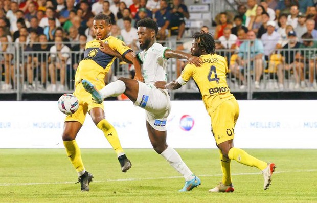 Pau FC đánh rơi chiến thắng đáng tiếc trong ngày Quang Hải mất tích - Ảnh 1.
