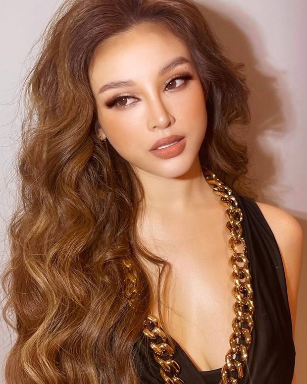 Huyền Baby thành chị em thất lạc với Baifern: Vô tình hay cố ý? - Ảnh 2. Huyền Baby thành chị em thất lạc với Baifern: Vô tình hay cố ý? - Ảnh 2.