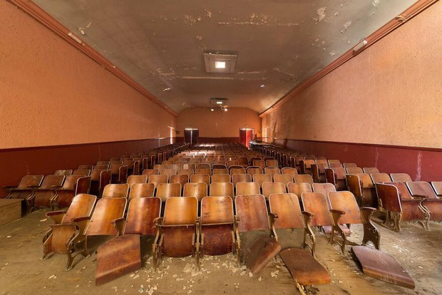 Bên trong những nhà hát bị bỏ hoang trên khắp thế giới, nơi dưới lớp bụi là những công trình nghệ thuật - Ảnh 11.