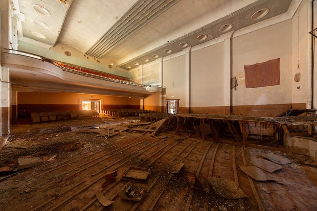 Bên trong những nhà hát bị bỏ hoang trên khắp thế giới, nơi dưới lớp bụi là những công trình nghệ thuật - Ảnh 13.