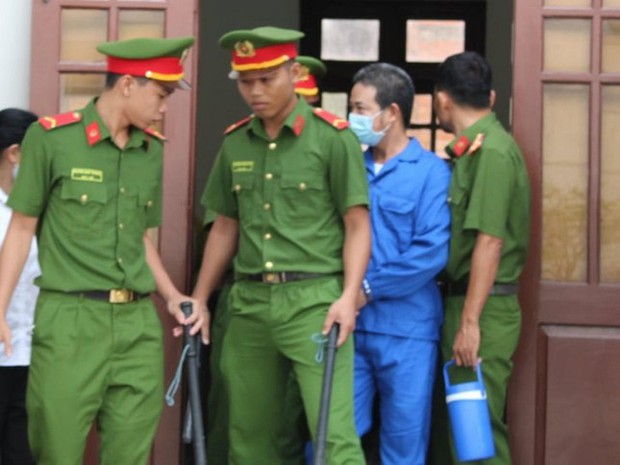 Cựu hiệu phó dâm ô nữ sinh ở Tây Ninh bị tuyên phạt 3 năm tù - Ảnh 2.