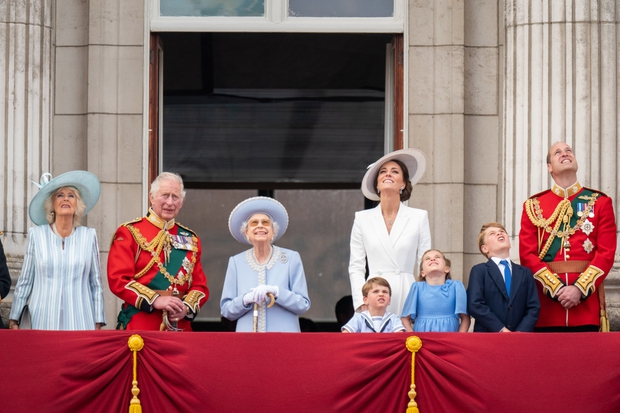 Cuộc đời lẫy lừng của Nữ hoàng Elizabeth II - vị quân vương trị vì 70 năm đã trở thành biểu tượng nước Anh - Ảnh 18.