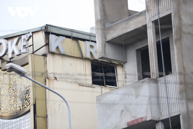 Cận cảnh hiện trường quán karaoke cháy khiến 32 người chết ở Bình Dương - Ảnh 7.