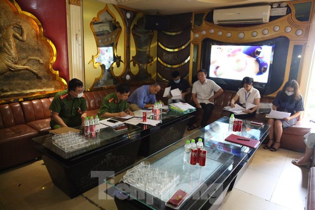 Quá nửa quán karaoke ở Hà Nội không đảm bảo an toàn về PCCC - Ảnh 3. Quá nửa quán karaoke ở Hà Nội không đảm bảo an toàn về PCCC - Ảnh 3.
