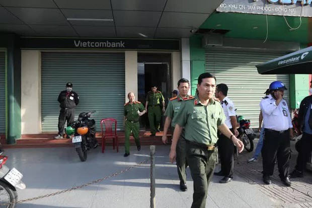 Bank robbery case in Dong Nai: The police are actively pursuing the subject - Photo 1.