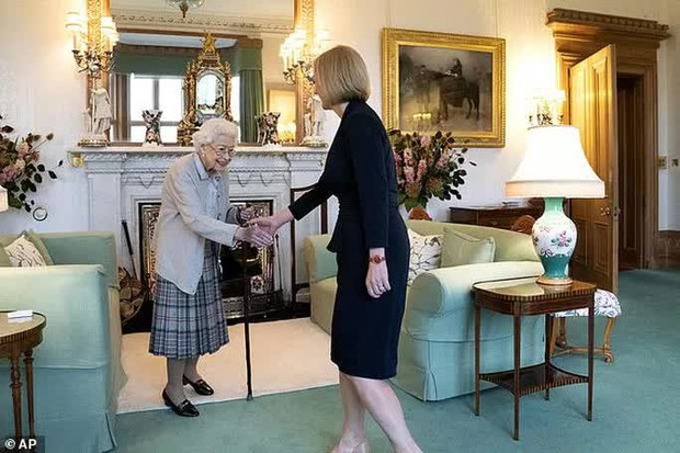 Bác sĩ chỉ ra dấu hiệu cái chết cận kề Nữ hoàng Elizabeth II - Ảnh 1.