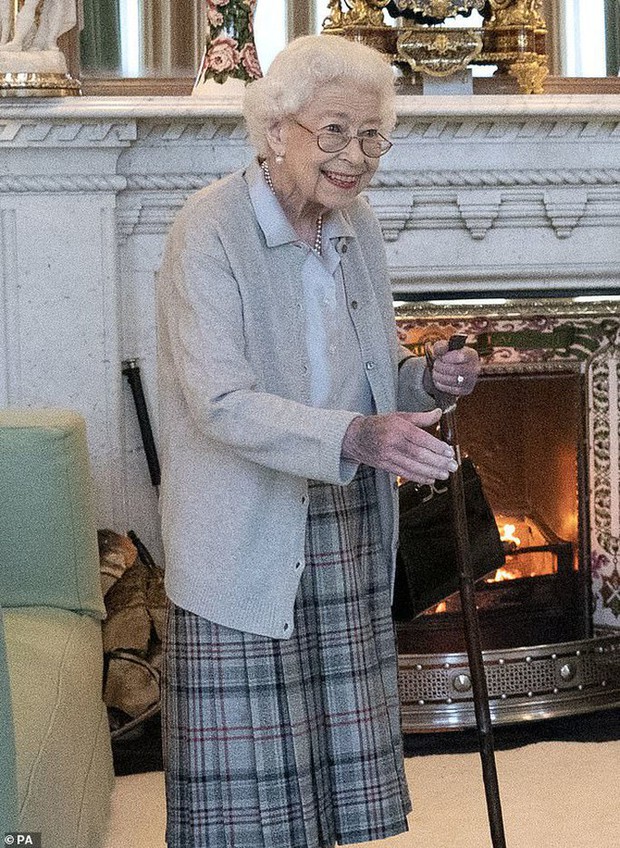Bác sĩ chỉ ra dấu hiệu cái chết cận kề Nữ hoàng Elizabeth II - Ảnh 2.