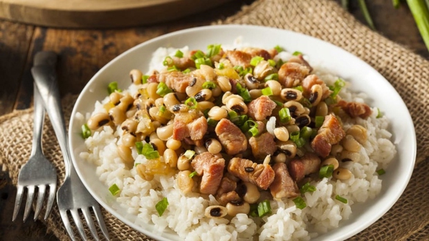 Những truyền thống đón năm mới độc đáo trên thế giới - Ảnh 1.