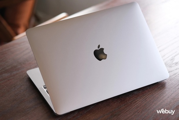 Mẫu MacBook bán chạy nhất sập giá dịp cuối năm - Ảnh 2.