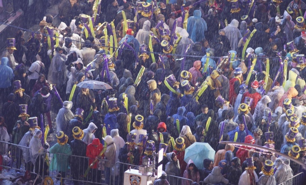 Gần 1 triệu người xem thả bóng đón năm mới ở quảng trường Thời Đại - Ảnh 4.