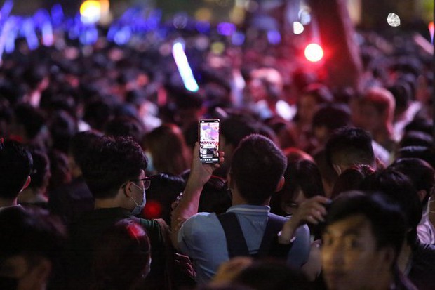 Phố đi bộ Nguyễn Huệ trước thời khắc đón 2023: Đông chưa từng thấy - Ảnh 5.