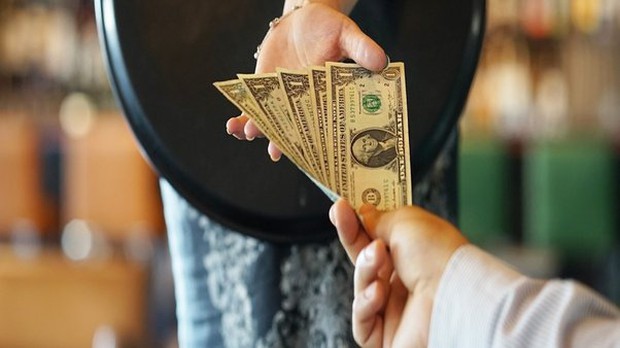 Văn hóa tiền tip trên khắp thế giới: Nơi coi trọng, nơi bị coi là xúc phạm - Ảnh 2. Văn hóa tiền tip trên khắp thế giới: Nơi coi trọng, nơi bị coi là xúc phạm - Ảnh 2.
