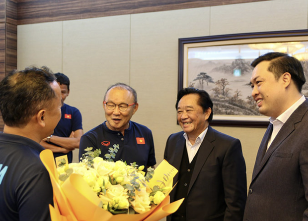 Tiến Linh nhận quà bất ngờ trước cuộc đối đầu Thái Lan, thêm động lực cạnh tranh Teerasil Dangda - Ảnh 1.