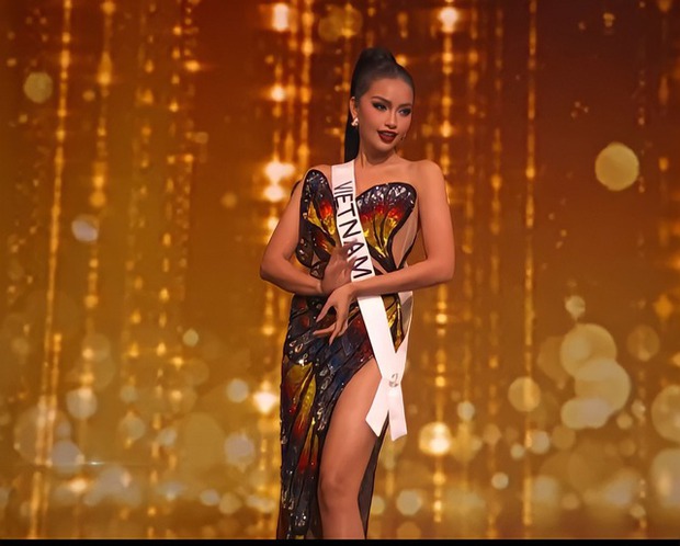 Toàn cảnh Bán kết Miss Universe: Ngọc Châu tỏa sáng với nhan sắc và màn catwalk nổi bật, dàn đối thủ mạnh trình diễn mãn nhãn - Ảnh 13.